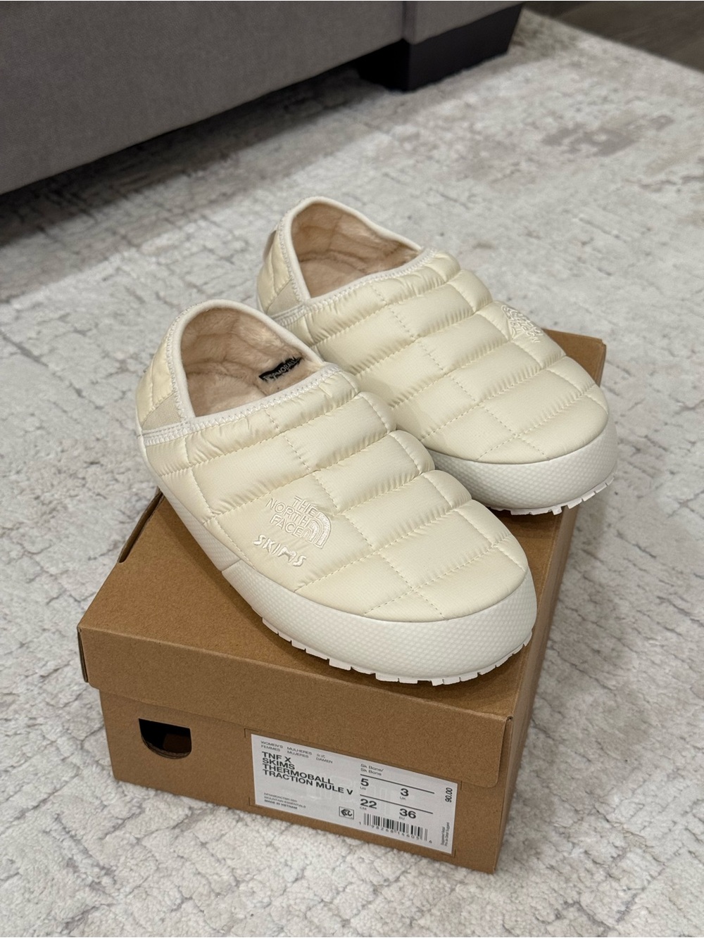 Women’s TNF&SKIMS thermoball traction mule size us 5